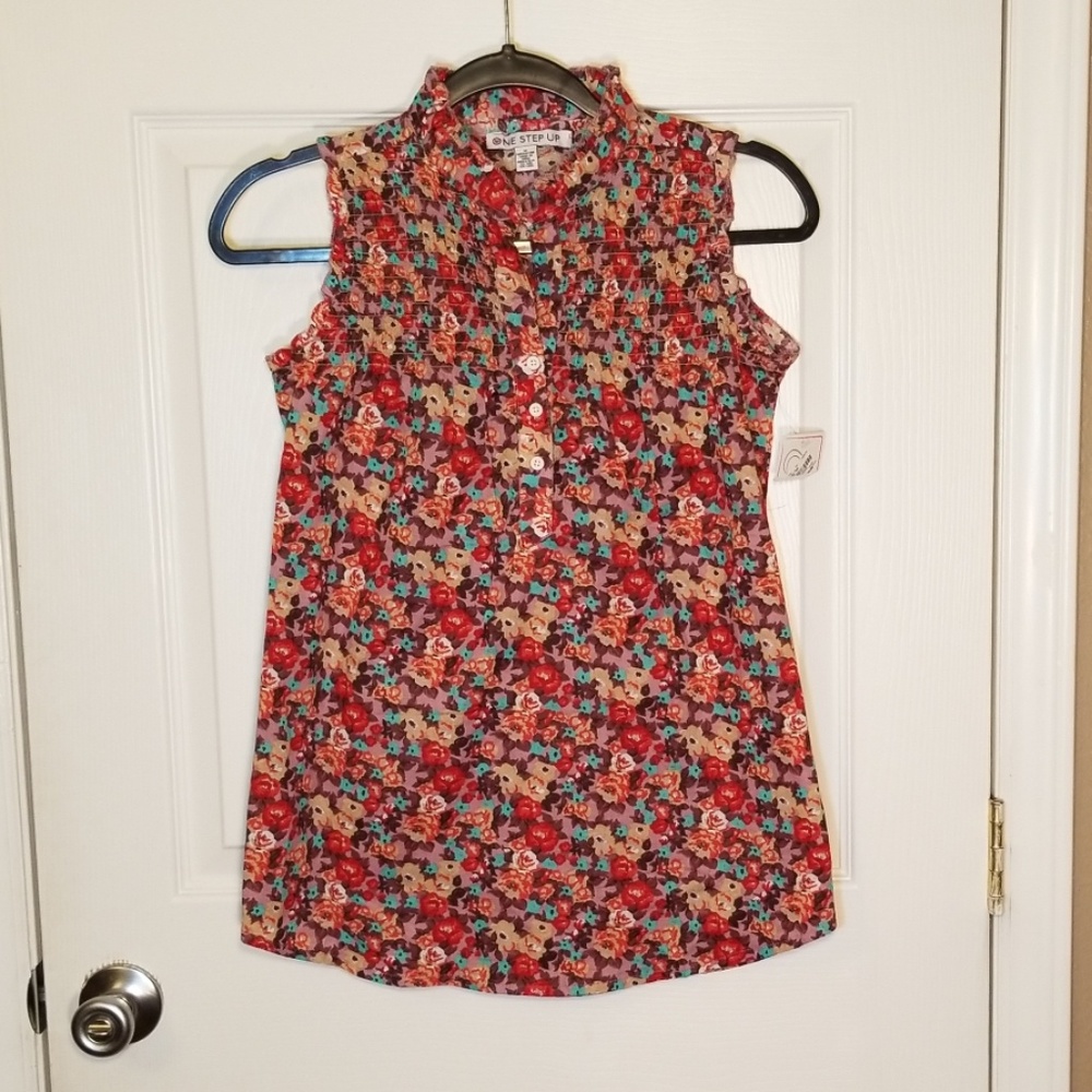 Floral sleeveless blouse, Sz M by One Step Up